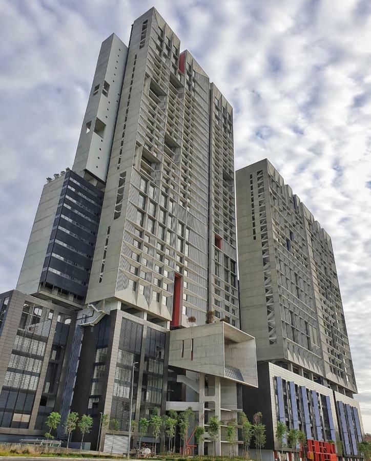 Tamarind Suites Cosy Studio Сайберджая Экстерьер фото